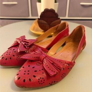 Spring Step Leather Flats with Bow